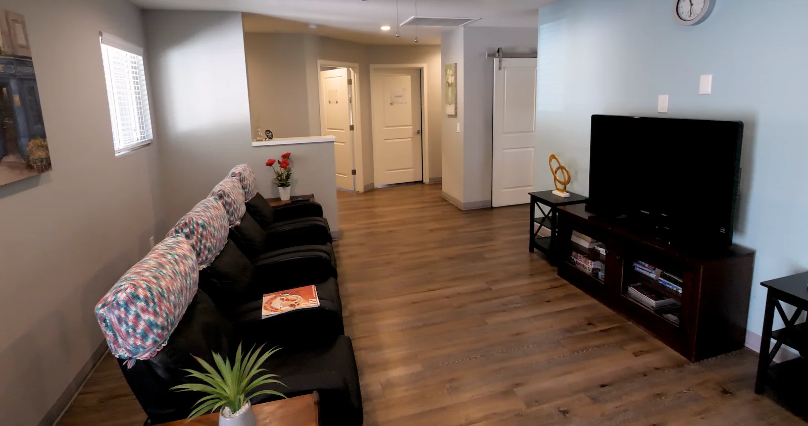 Legato Living Residential Memory Care at Old Town senior living community offering assisted living and memory care in Scottsdale, AZ, community living room with comfortable seating