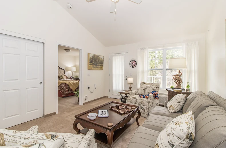 Cypress Springs Gracious Retirement Living Hawthorn Senior Independent Living in Lakewood Ranch, Florida living room