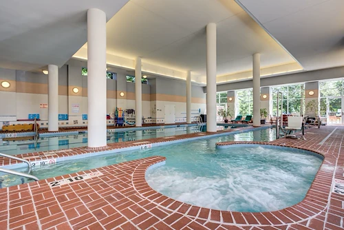 Image of Lake Forest Place (9)