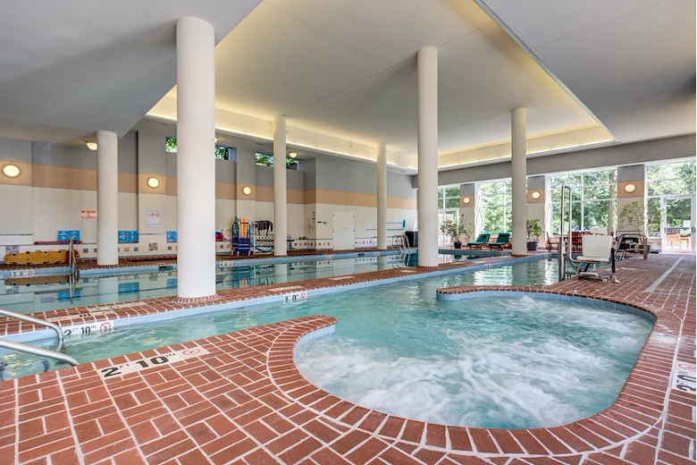 Image of Lake Forest Place (9)