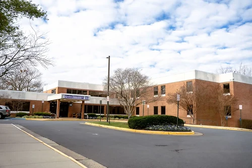 Image of Loudoun Rehabilitation and Nursing Center (1)