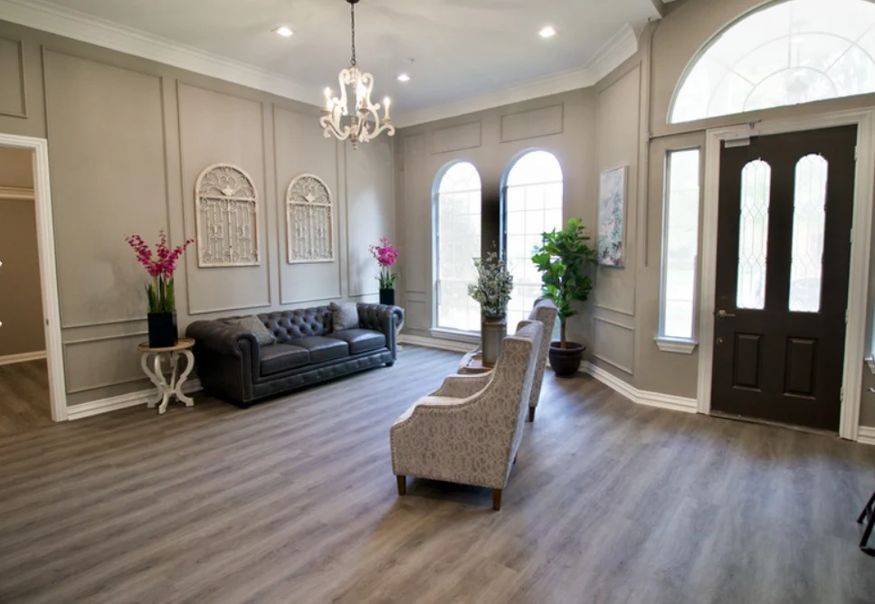 Image of Silver Leaf Chalfont (7)