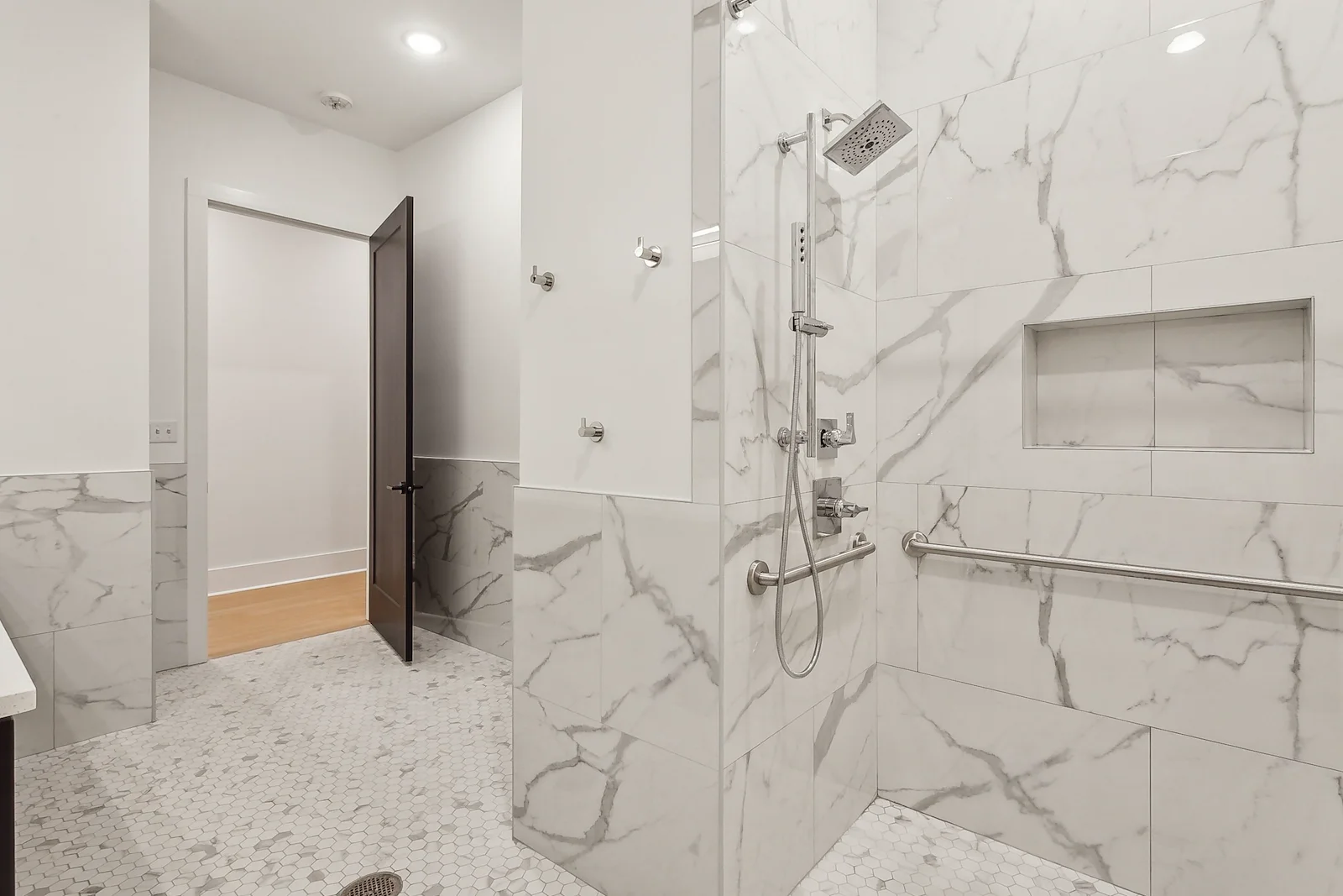 Image of The Jefferson 2 (5)