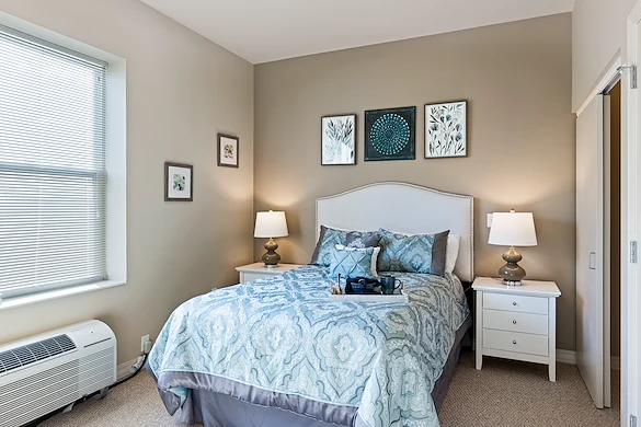 Alto Grayslake, senior living community offering assisted living, memory care, and respite care in Grayslake, IL, apartment bedroom