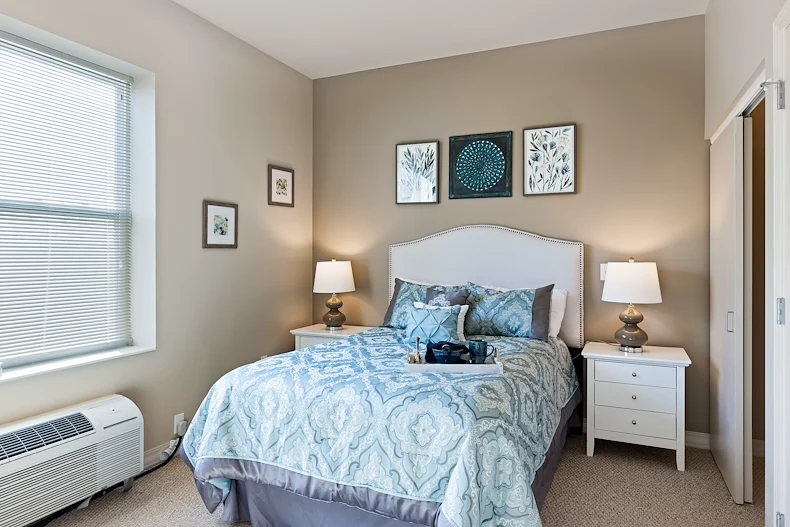 Alto Grayslake, senior living community offering assisted living, memory care, and respite care in Grayslake, IL, apartment bedroom