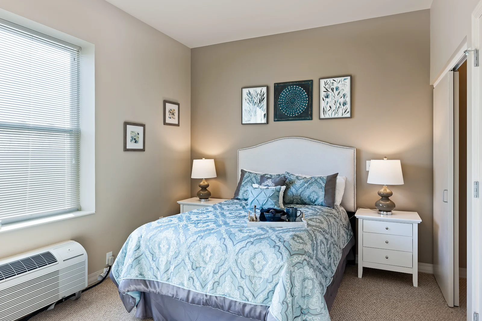 Alto Grayslake, senior living community offering assisted living, memory care, and respite care in Grayslake, IL, apartment bedroom