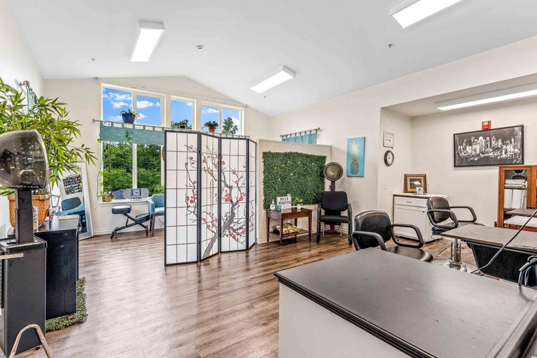 The Woods at Holly Tree Gracious Retirement Living Hawthorn Senior Independent Living in Wilmington, North Carolina beauty hair salon