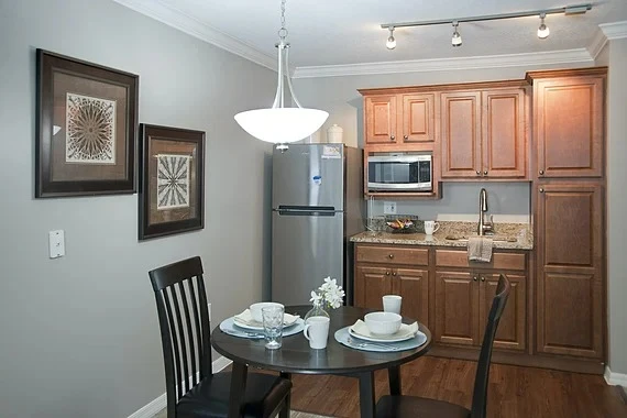 Allegro Fleming Island, senior living community offering independent living, assisted living, memory care, and respite care in Fleming Island, FL, apartment featuring a kitchenette and dining area