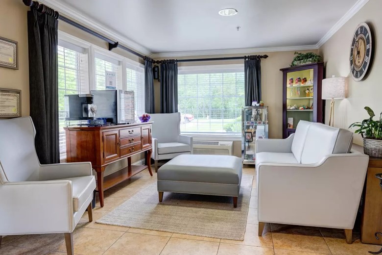 Image of Glen Oaks Alzheimer’s Special Care Center (5)
