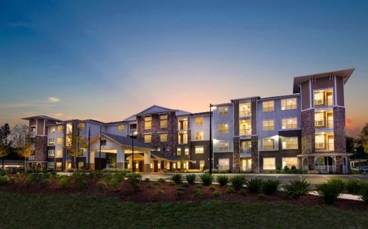 Image of Verena at Bedford Falls (7)