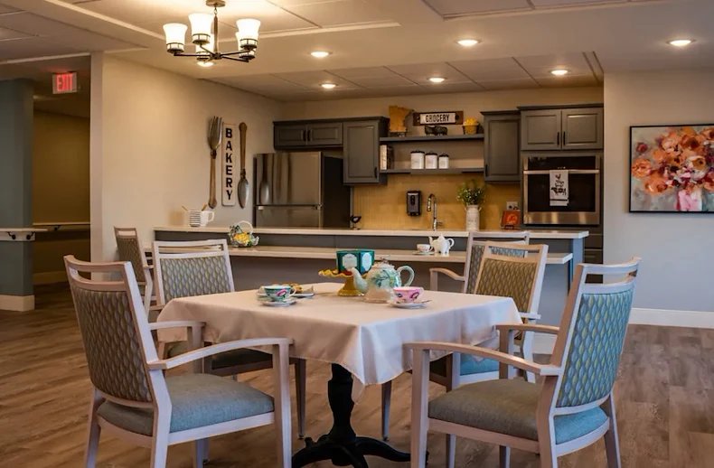 Independent living, assisted living, memory care, and respite care at Broadwell Senior Living – Plymouth in Plymouth, MN, community kitchen and dining area
