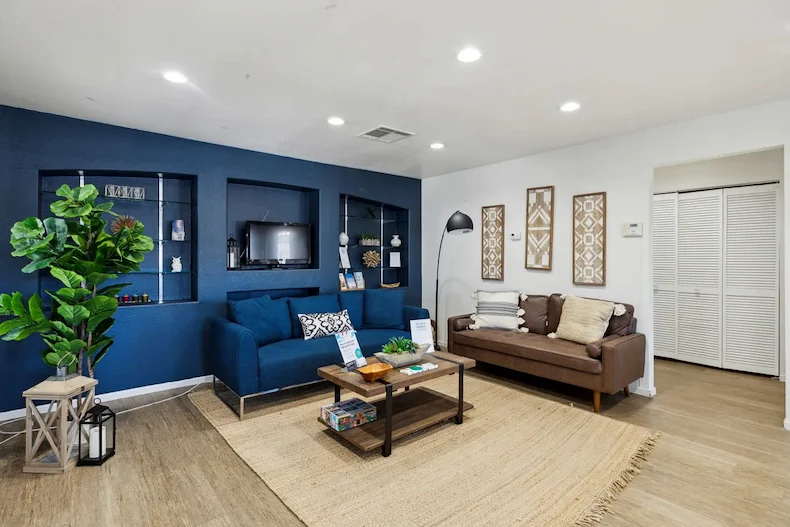 Image of Henderson Manor (8)