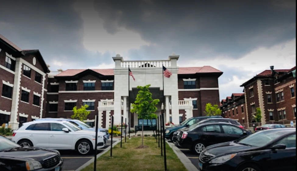 Image of Meadowbrook Manor - Lagrange (2)