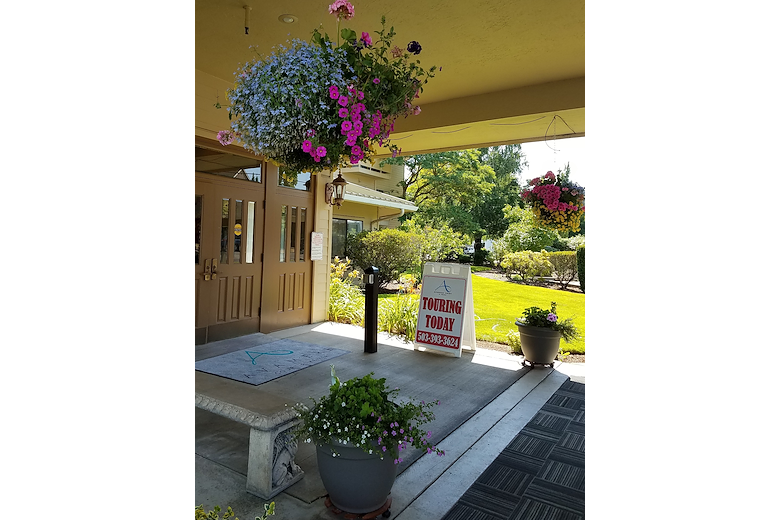 Welcome to Avamere Court at Keizer Independent Living Community