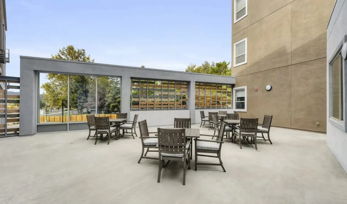 Image of Emerald Valley (2)