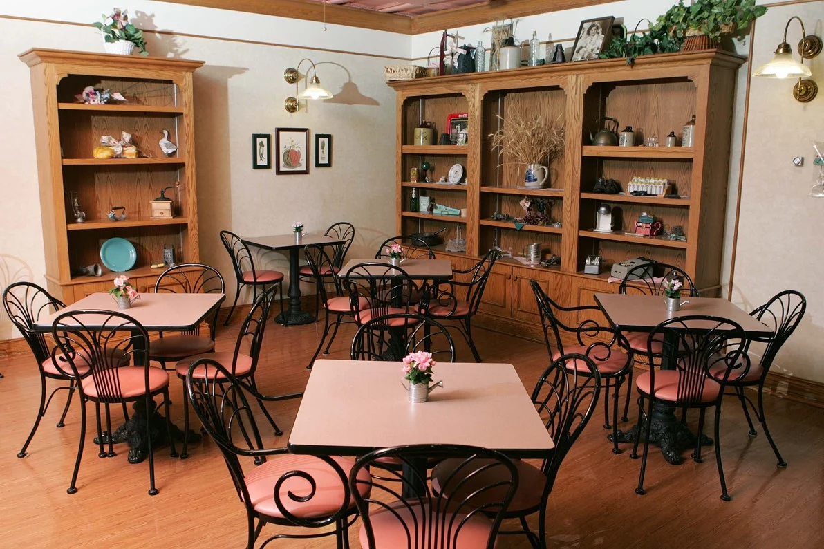 Ascension Living Bethlehem Woods Village senior living community offering independent living, assisted living, and memory care in La Grange Park, IL, dining room