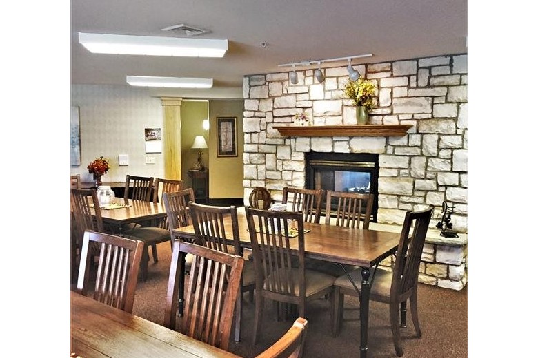 Image of Marquette Manor (4)