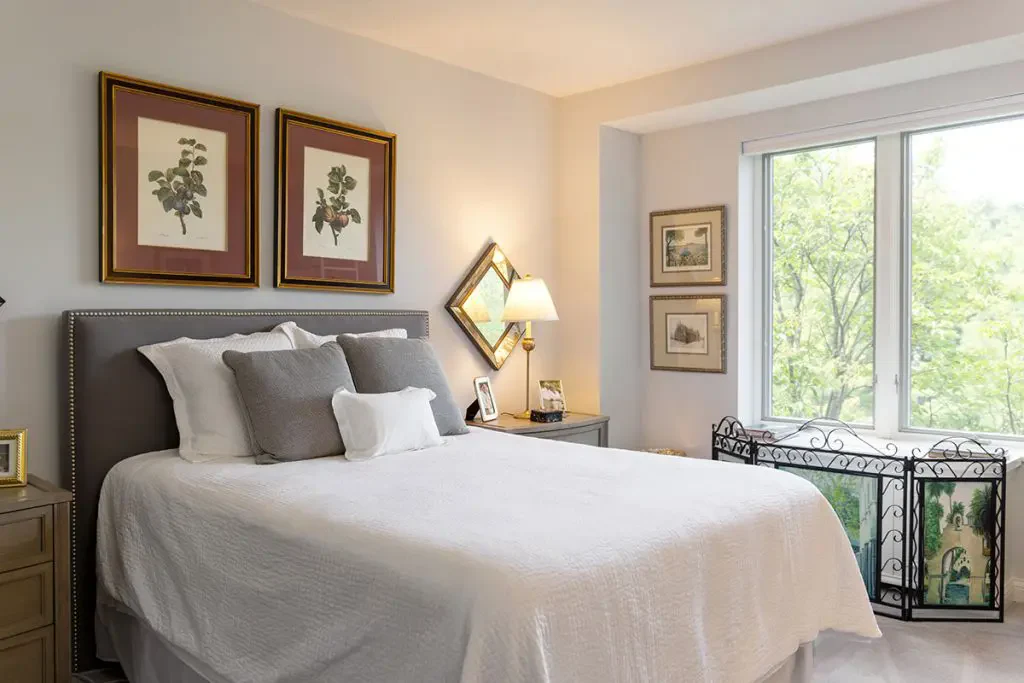 Image of Lake Forest Place (3)