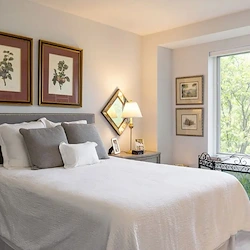 Image of Lake Forest Place (3)