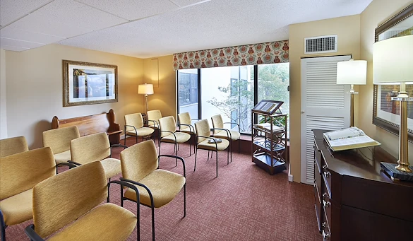 Image of Senior Star at Burgundy Place (7)