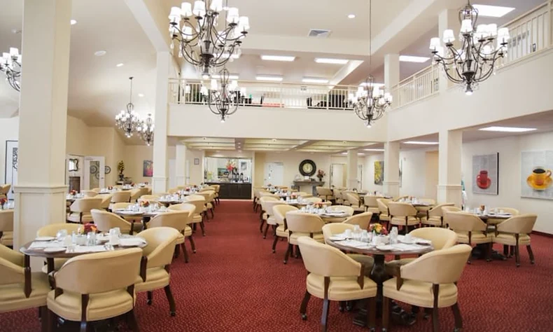 The Oaks Gracious Retirement Living Hawthorn Senior Independent Living in Georgetown, Texas community dining room