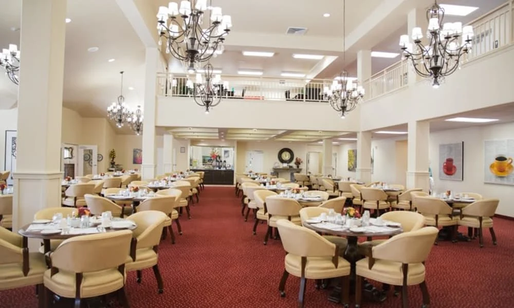 The Oaks Gracious Retirement Living Hawthorn Senior Independent Living in Georgetown, Texas community dining room
