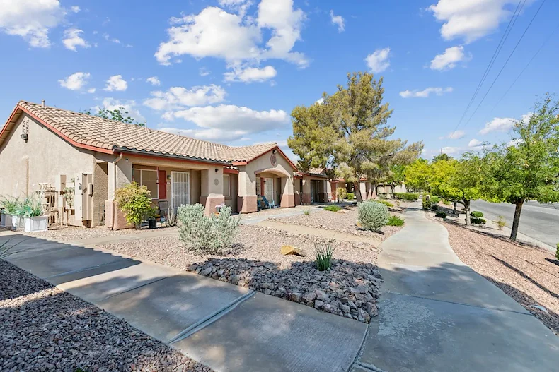 Image of Henderson Manor (2)