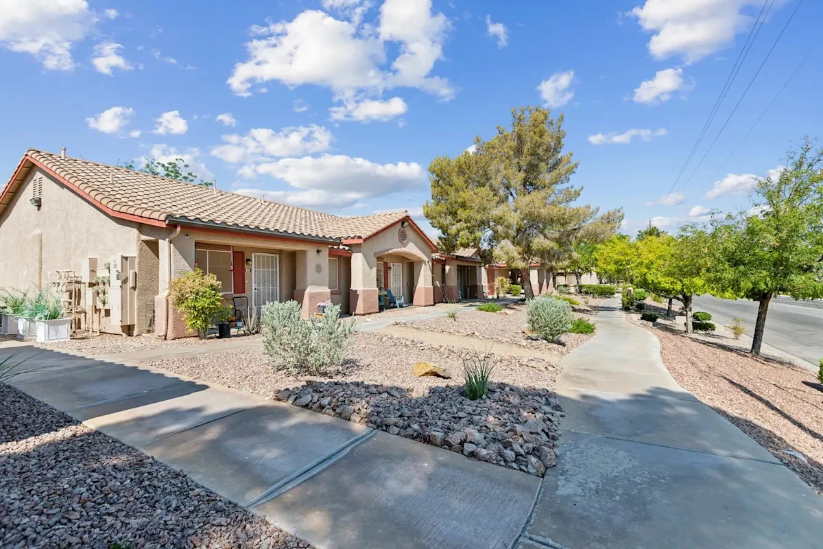 Image of Henderson Manor (2)