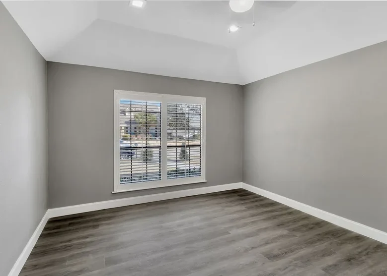 Image of Silver Leaf Plano (6)