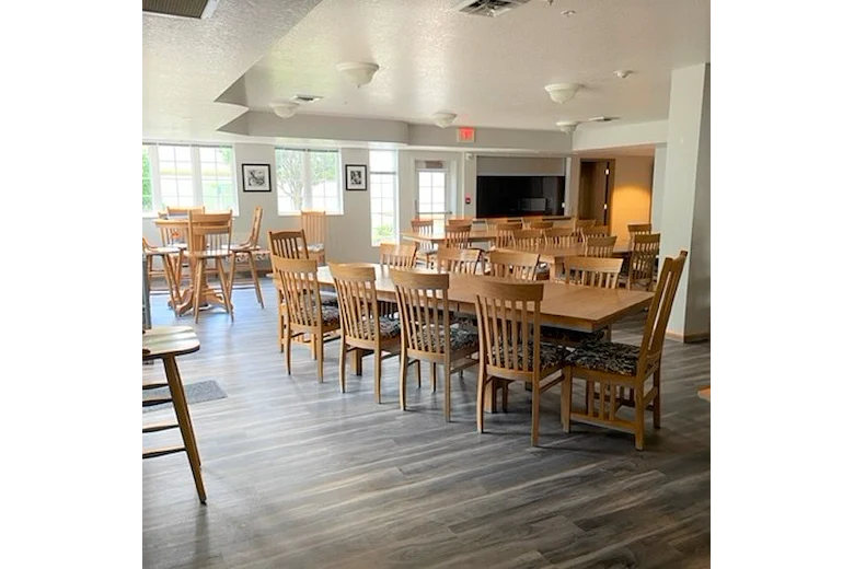 Sugar Creek Apartments independent senior living in Waukee, Iowa dining room