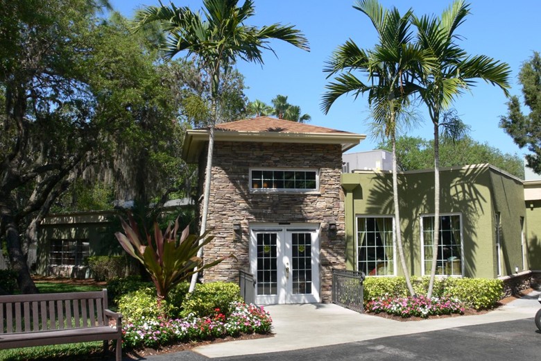Image of Oak Manor Healthcare & Rehabilitation (1)