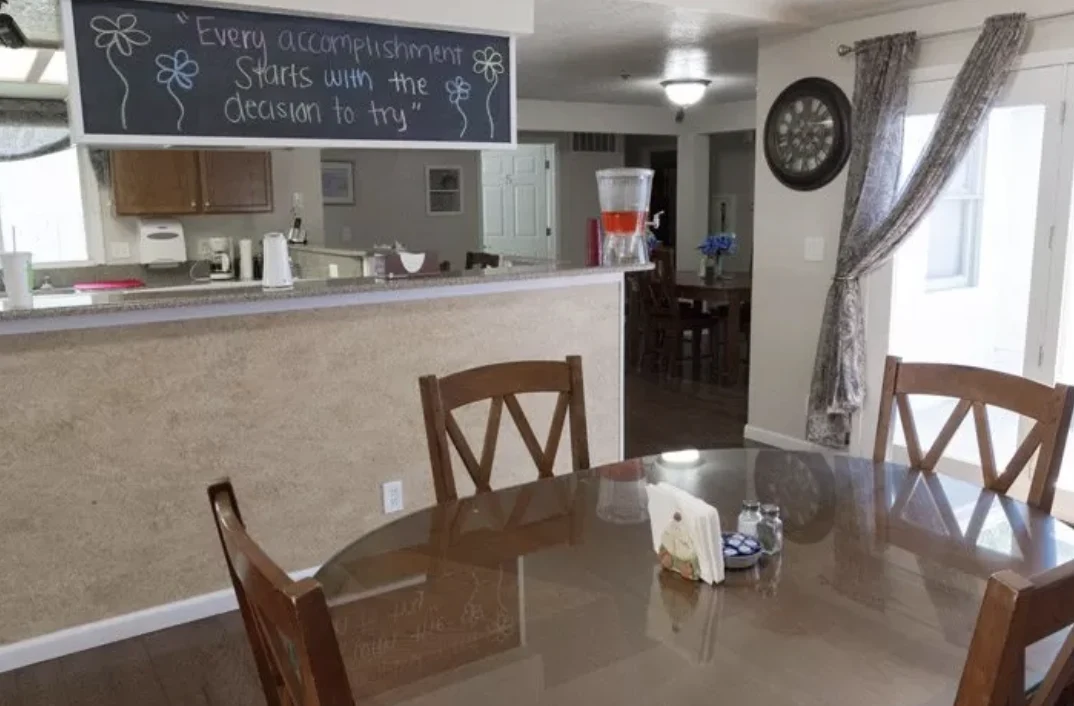 Image of Ashley Manor - Highmont (3)