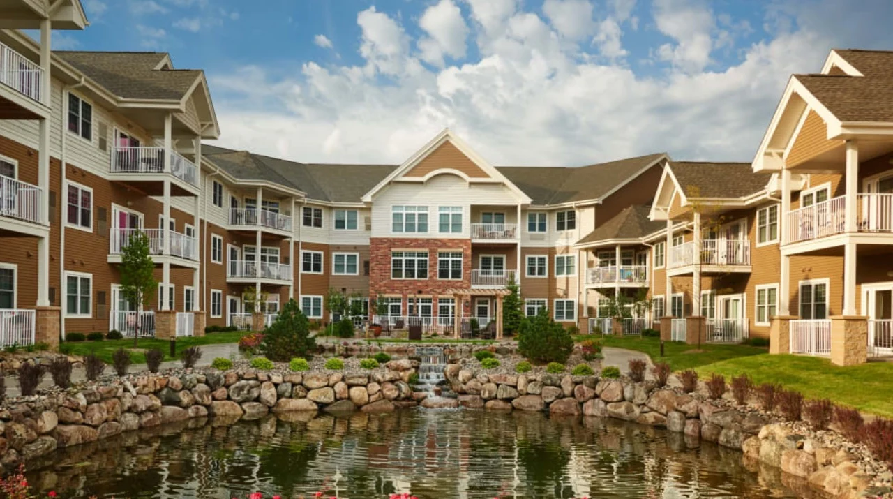 Image of Applewood Pointe of Bloomington at Valley West Cooperative (2)