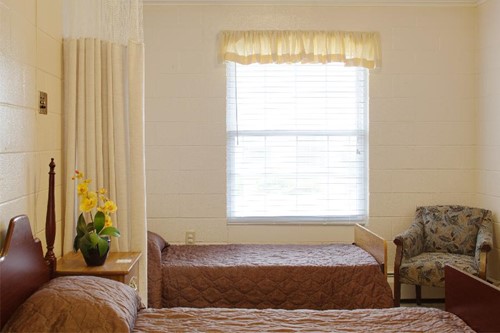 Image of Madisonville Health and Rehab - Madisonville, KY (2)