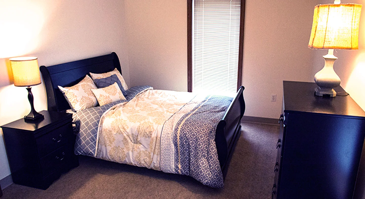 Prime Healthcare Senior Living – Fox Knoll Village in Aurora, IL, bedroom