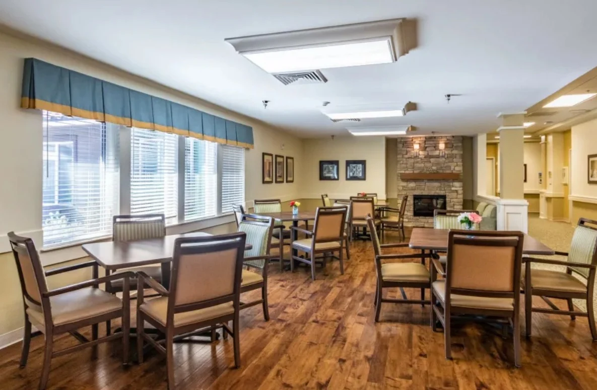 Vineyard Place Assisted Senior Living Memory Care in Murrieta, CA dining room