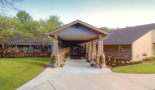 Image of Warren Manor (1)
