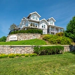 Magnolia Heights Gracious Retirement Living Hawthorn Senior Independent Living in Franklin, Massachusetts front exterior