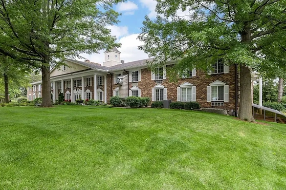 Image of Brown Deer Place (8)