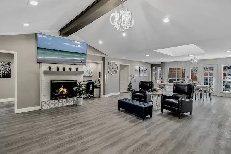 Image of Silver Leaf Plano (2)