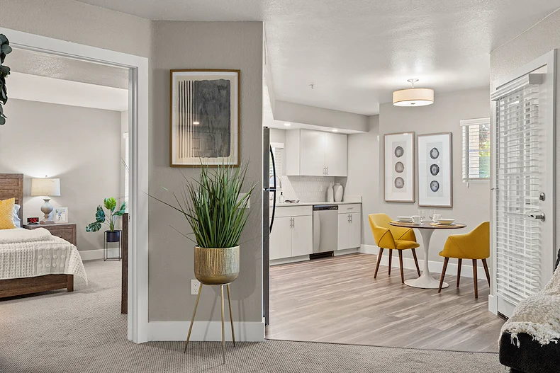 The Ivy at Wellington Laguna Woods, CA apartment kitchen and dining room