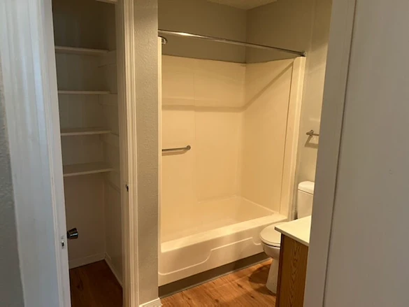 Image of West Edison Plaza Apartments (8)