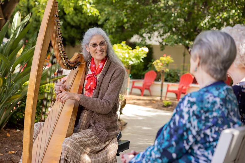 Image of Carlton Senior Living San Leandro (2)