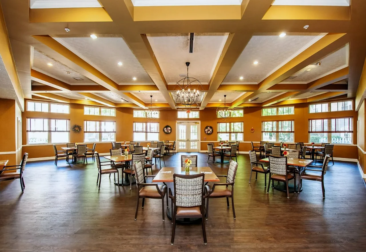 Aberdeen Crossings by New Perspective, senior living community offering assisted living in Highland Heights, OH, dining room