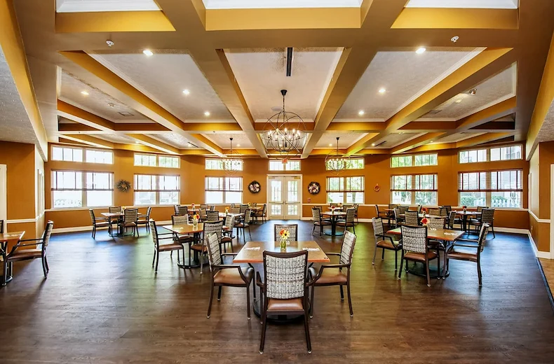 Aberdeen Crossings by New Perspective, senior living community offering assisted living in Highland Heights, OH, dining room