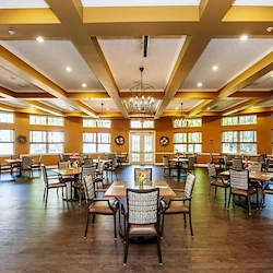 Aberdeen Crossings by New Perspective, senior living community offering assisted living in Highland Heights, OH, dining room
