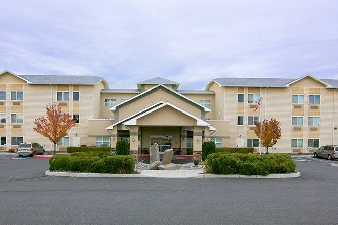 Avamere at Moses Lake senior living community offering independent living, assisted living, and respite care in Moses Lake, WA, front exterior