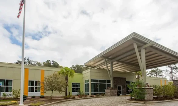 Ashley Gardens Senior Living offering assisted living and memory care in Charleston, SC, front entrance