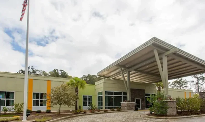 Ashley Gardens Senior Living offering assisted living and memory care in Charleston, SC, front entrance