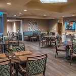 Avamere at Seaside senior living community offering independent living, assisted living, memory care, and respite care in Seaside, OR, dining room